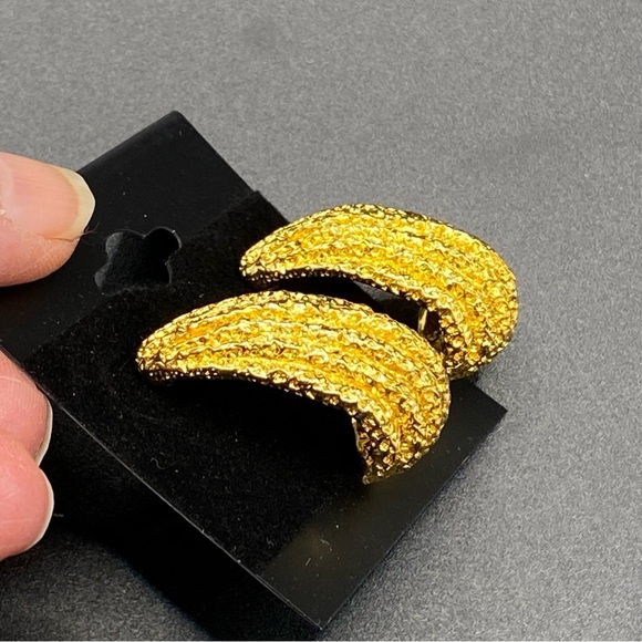 PREMIER DESIGNS Gold Tone Textured Tear Drop Post Pierced Earrings - Picture 6 of 6